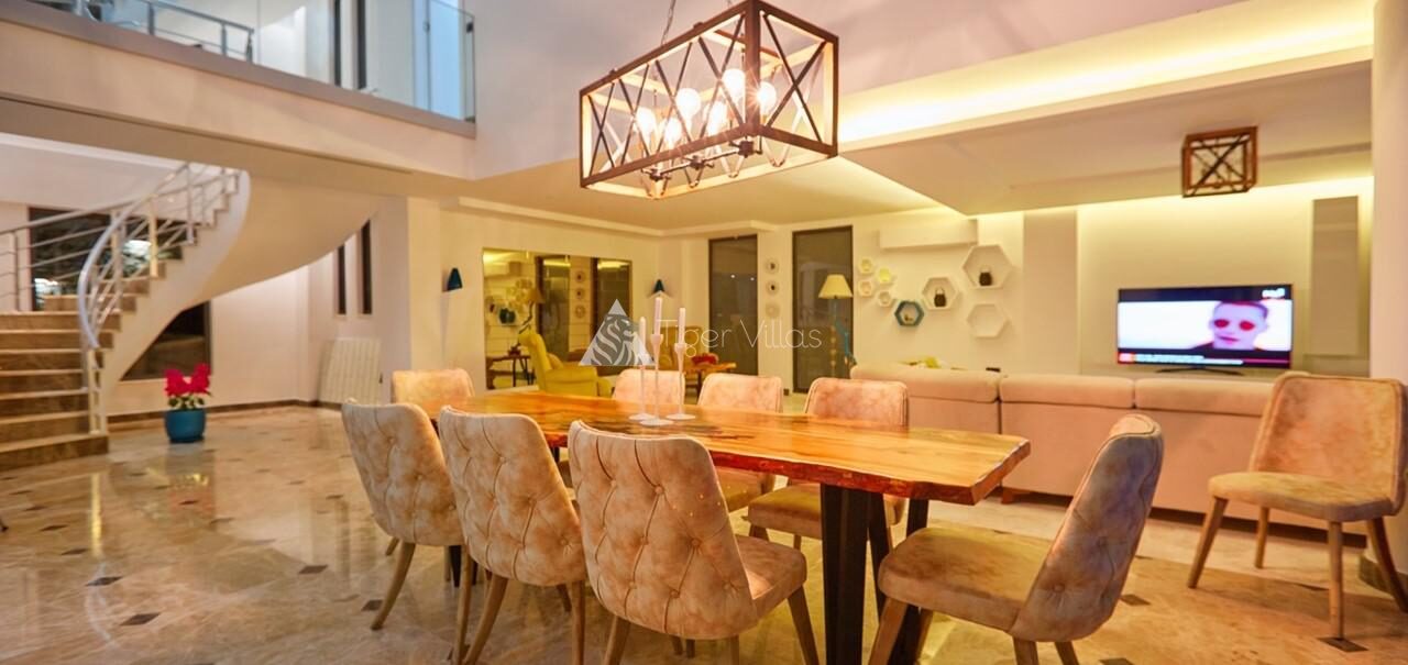 Villa Unlimited — 14