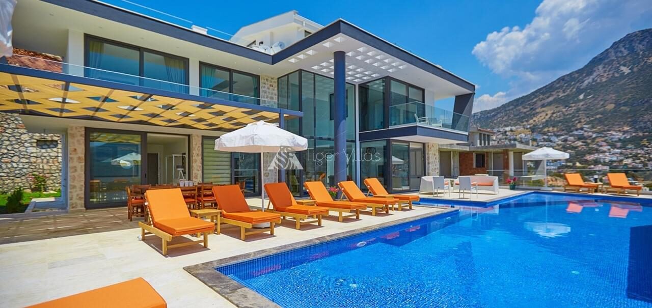 Villa Unlimited — 21