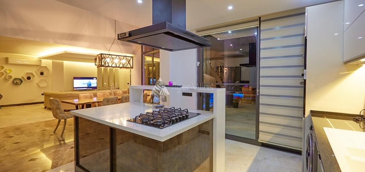 Villa Unlimited — 39