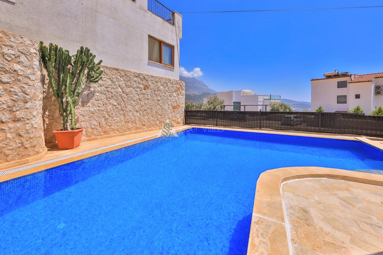 Villa Serta — 4