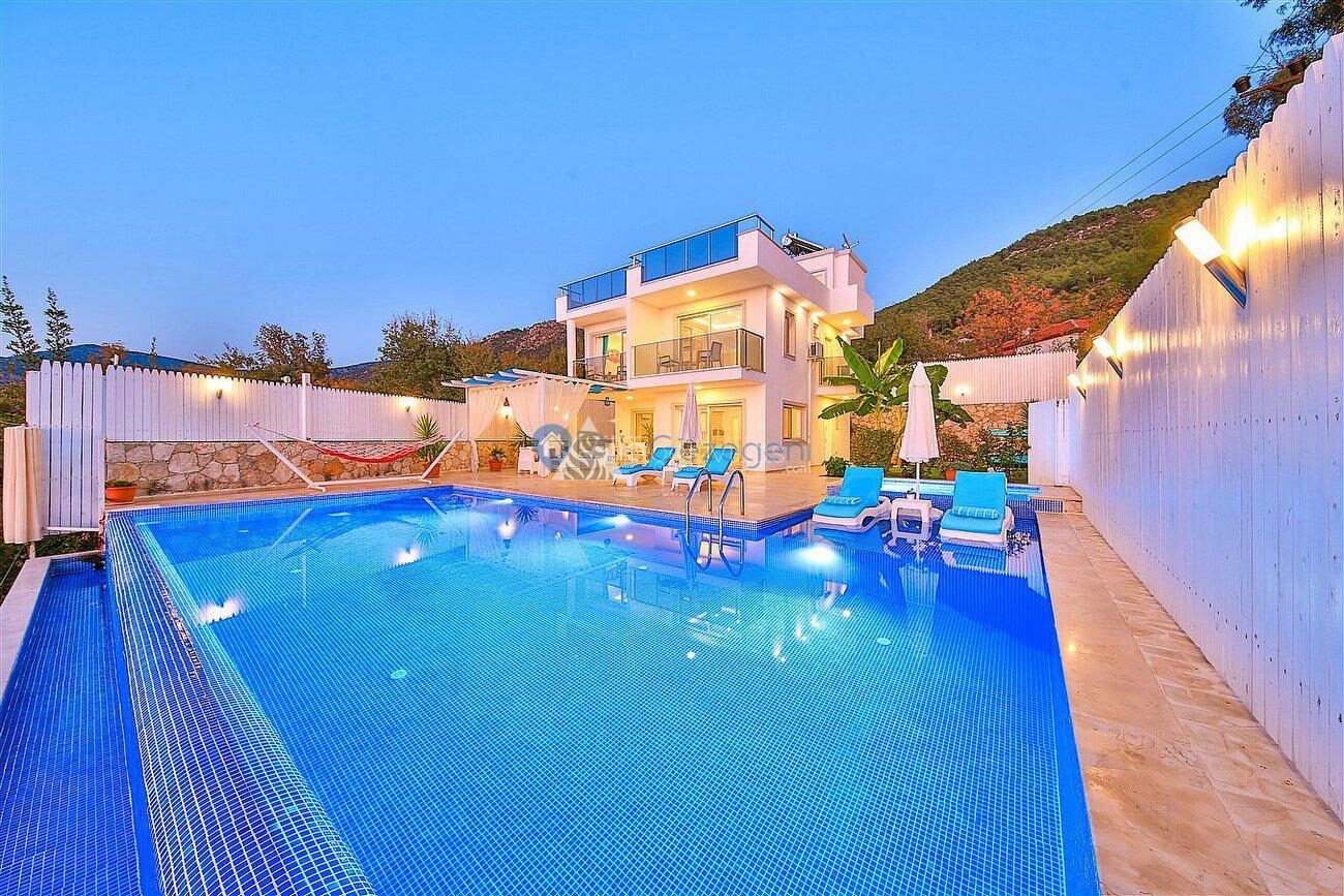 Villa Özge Üzümlü — 2