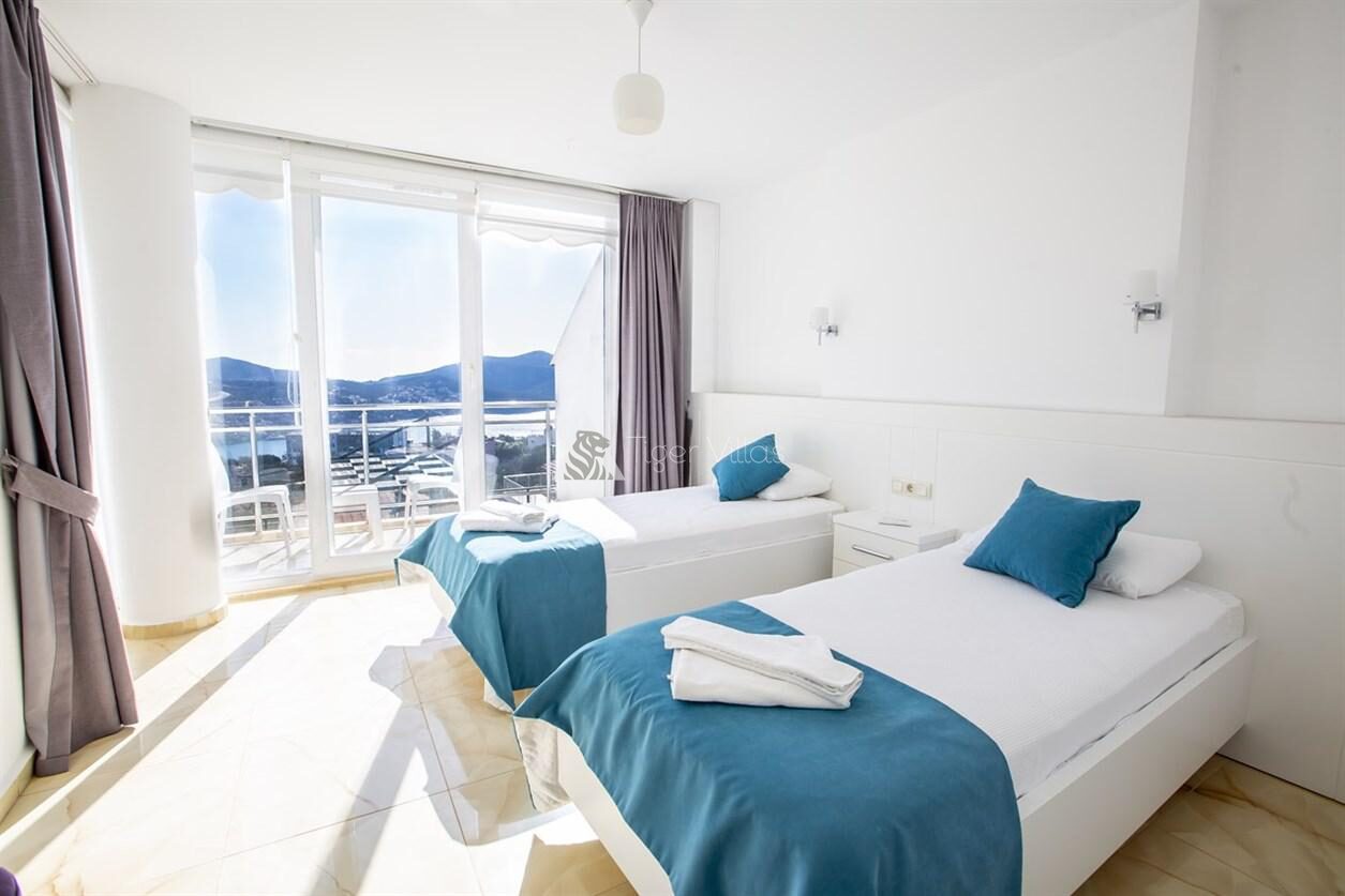 Villa Royal 1 — 12