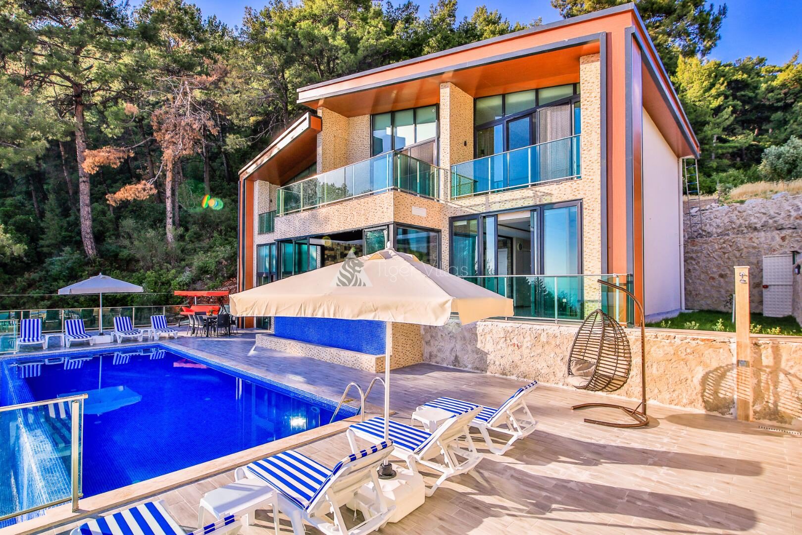 Villa Kalis 1 — 2