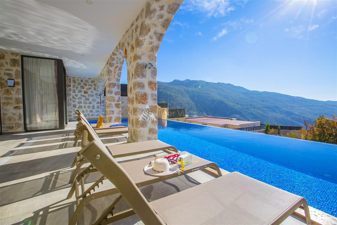 Villa Royal 3 — 8