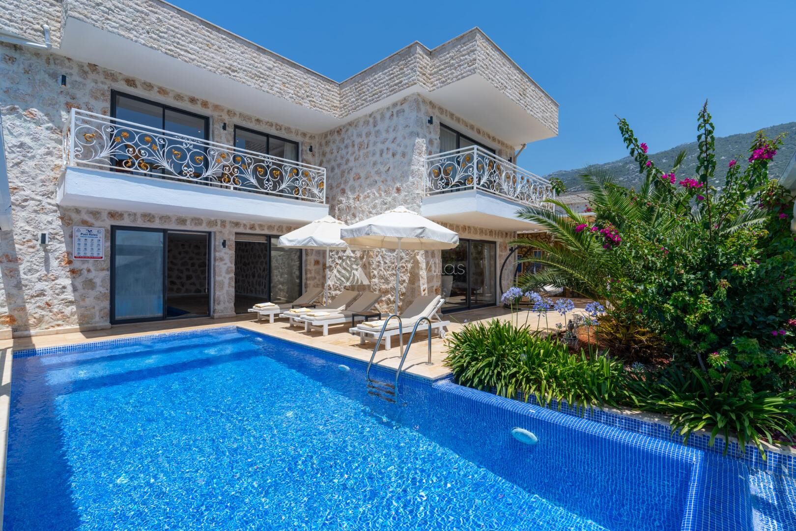 Villa Narin 9 — 12