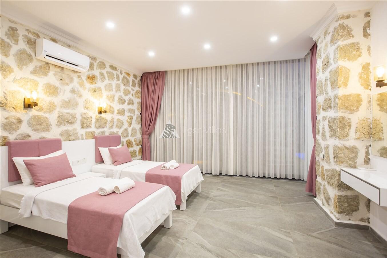 Villa Royal 3 — 19