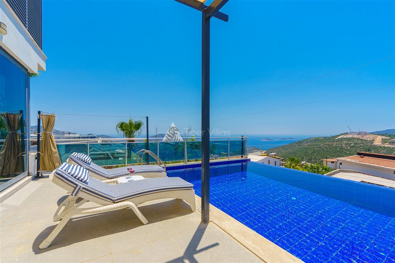 Villa Twins 1 — 6