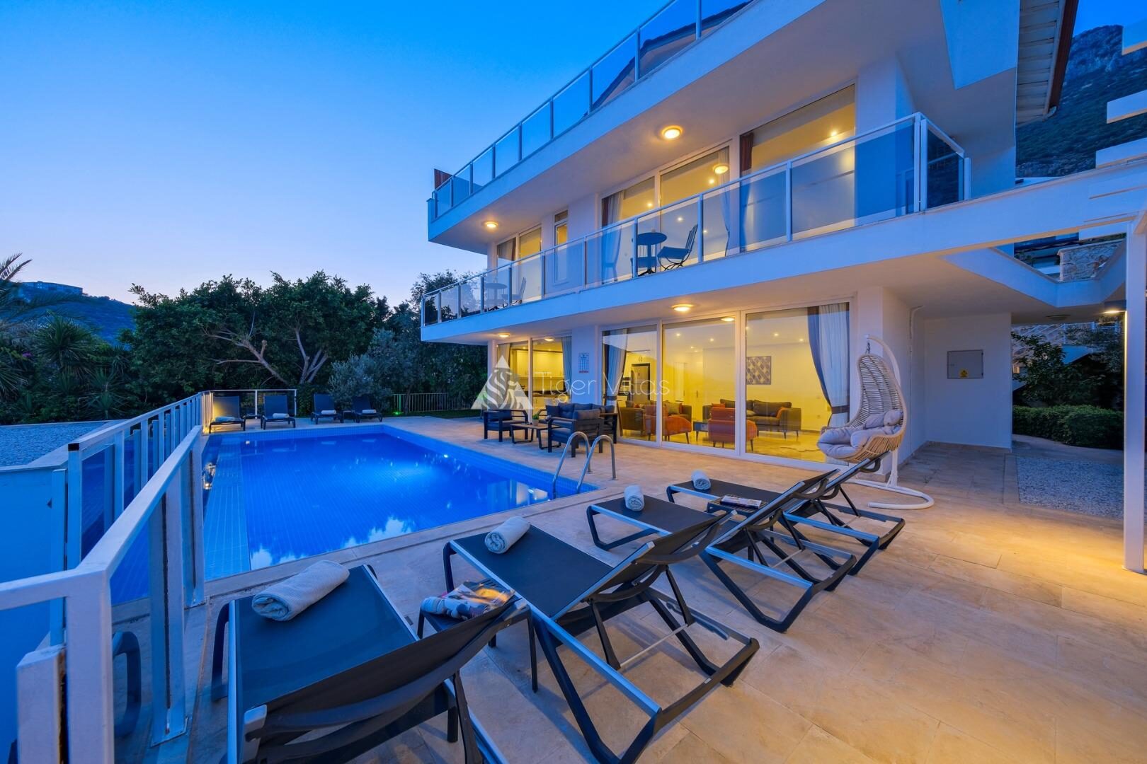 Villa Lumiere 3 — 5