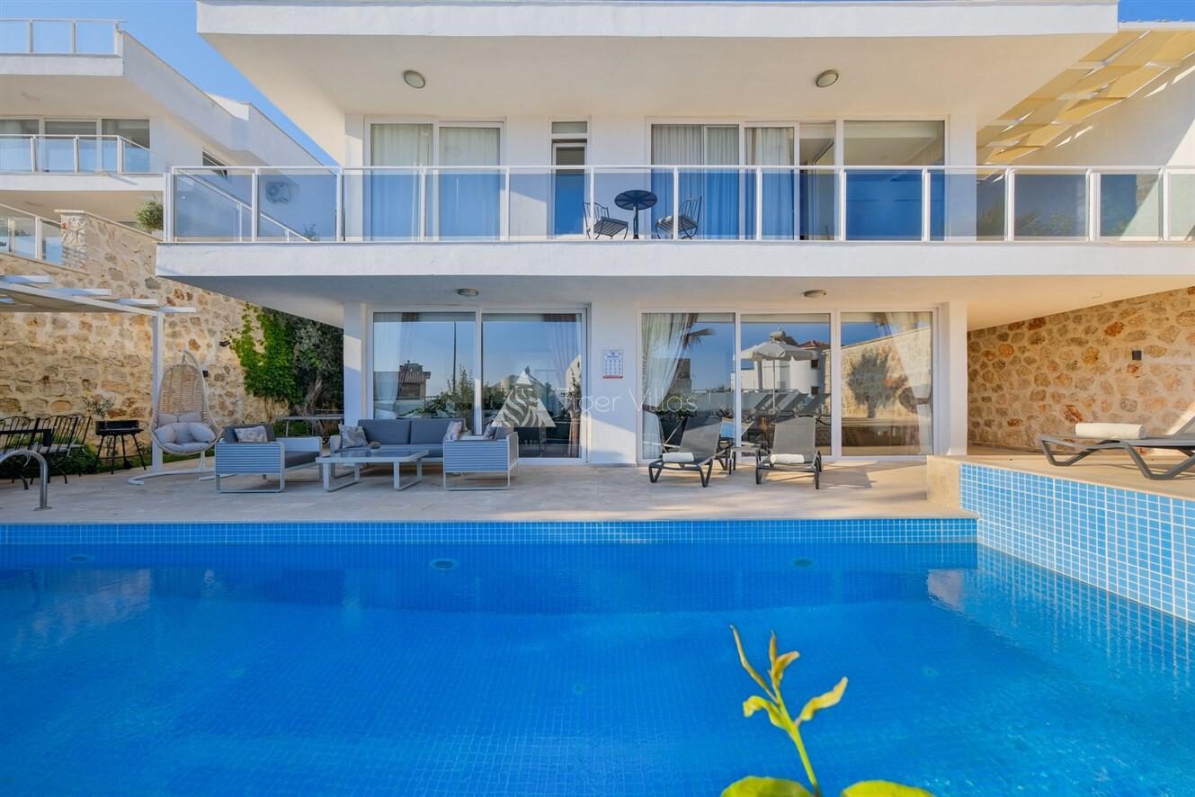 Villa Lumiere 1 — 28