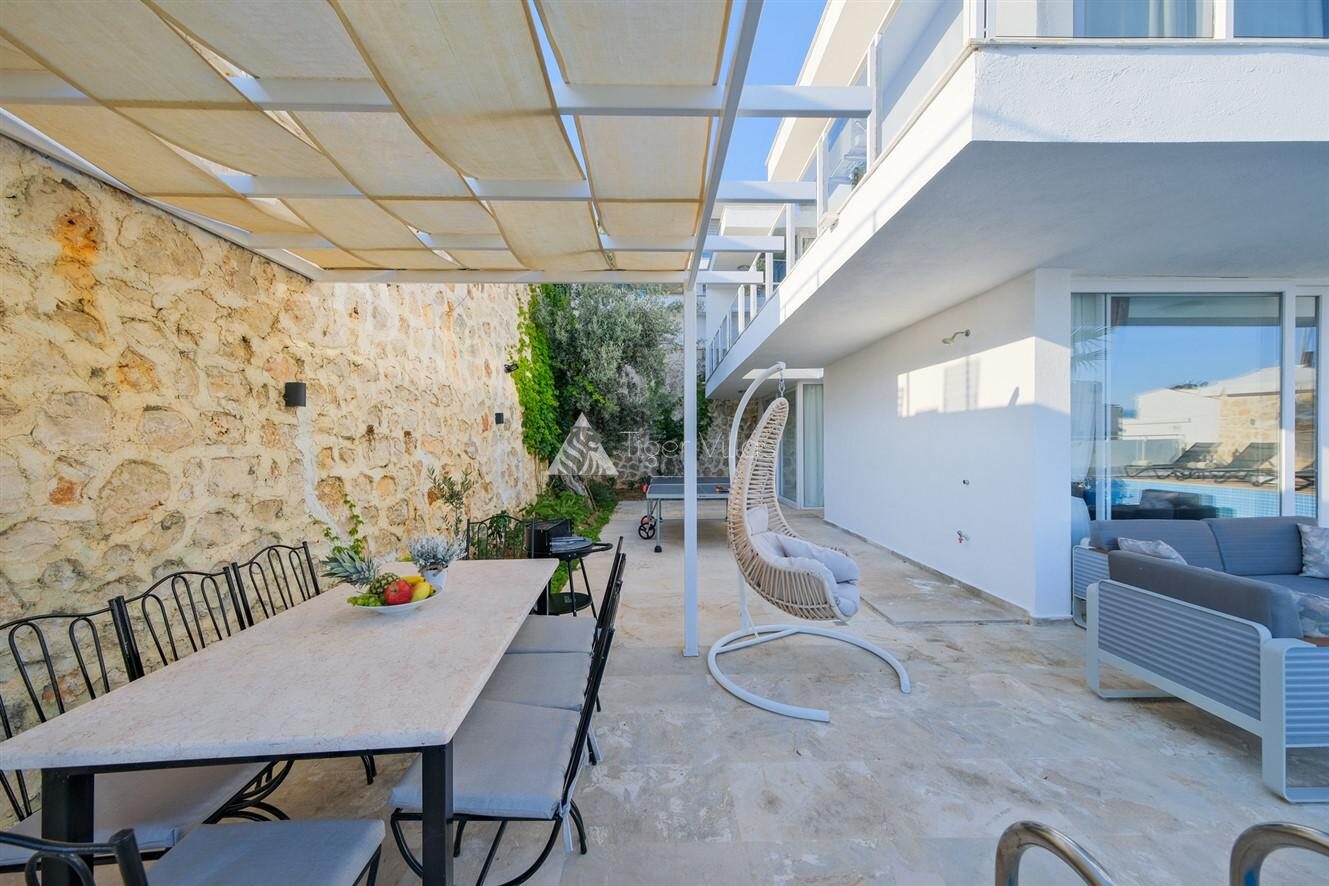 Villa Lumiere 1 — 30