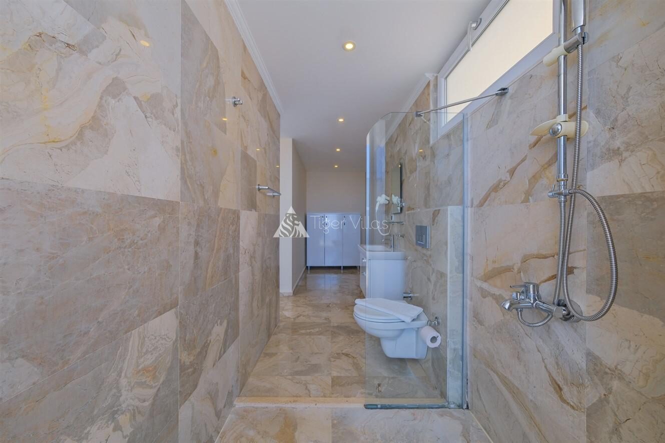 Villa Lumiere 1 — 56