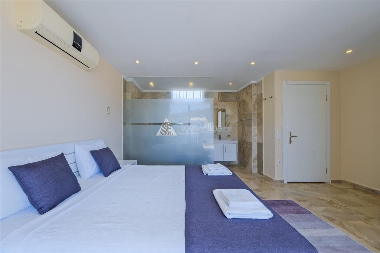 Villa Lumiere 1 — 70