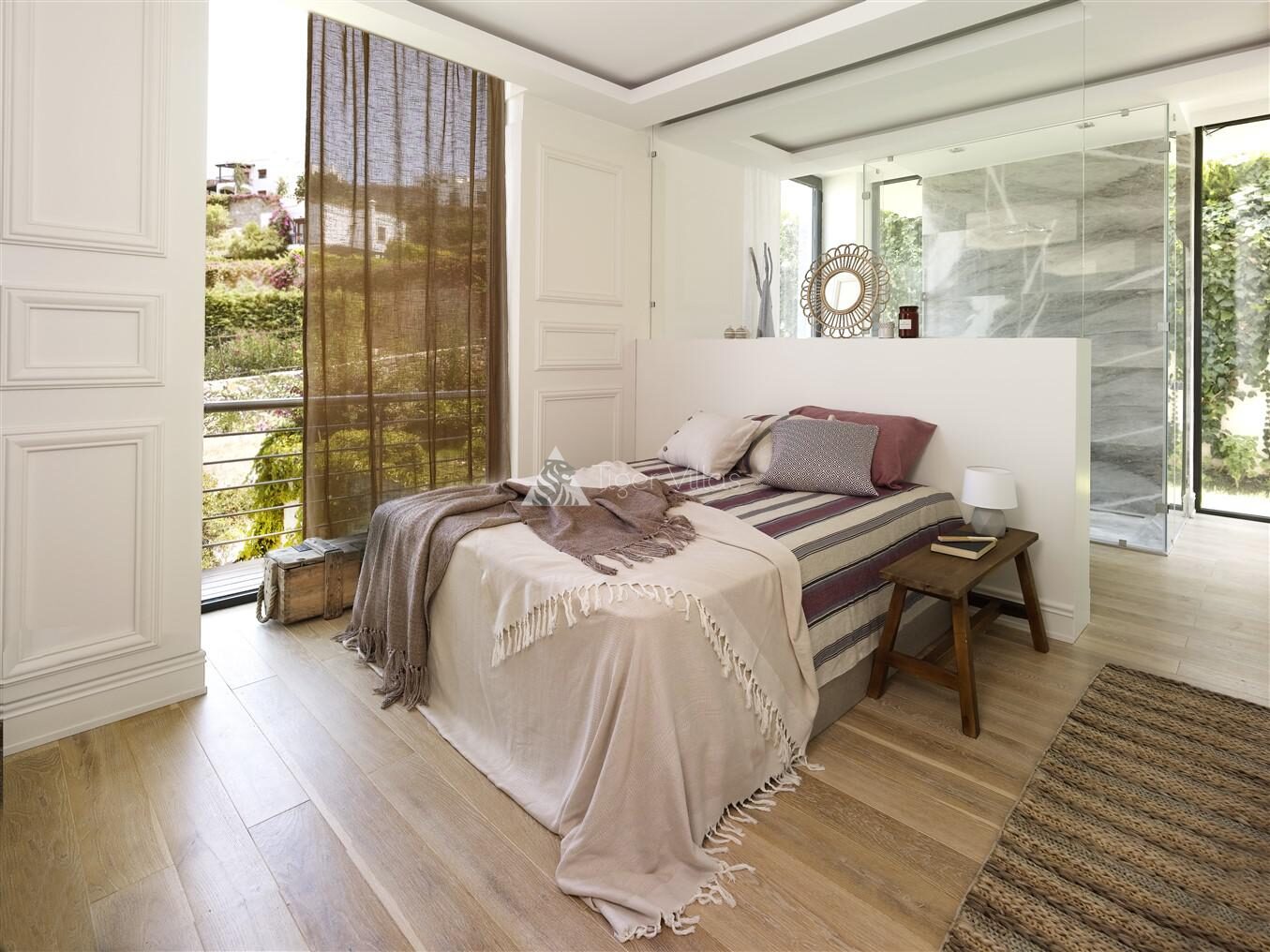 Villa Veyron 493 — 18