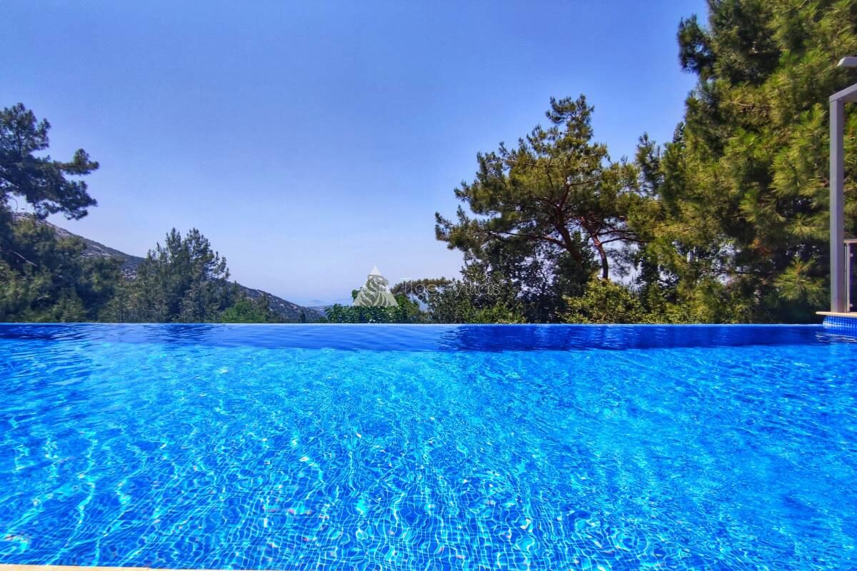 Villa Secret Swiss — 23