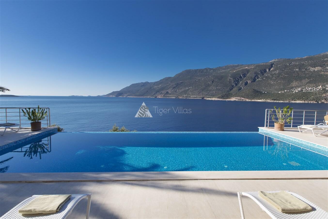Villa Cape House – villa for rent in Yarımada