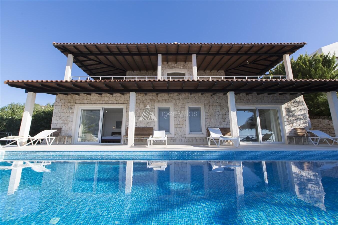 Villa Cape House – villa for rent in Yarımada