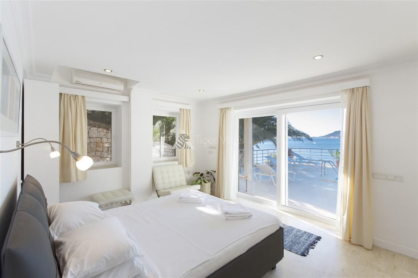 Villa Cape House – villa for rent in Yarımada
