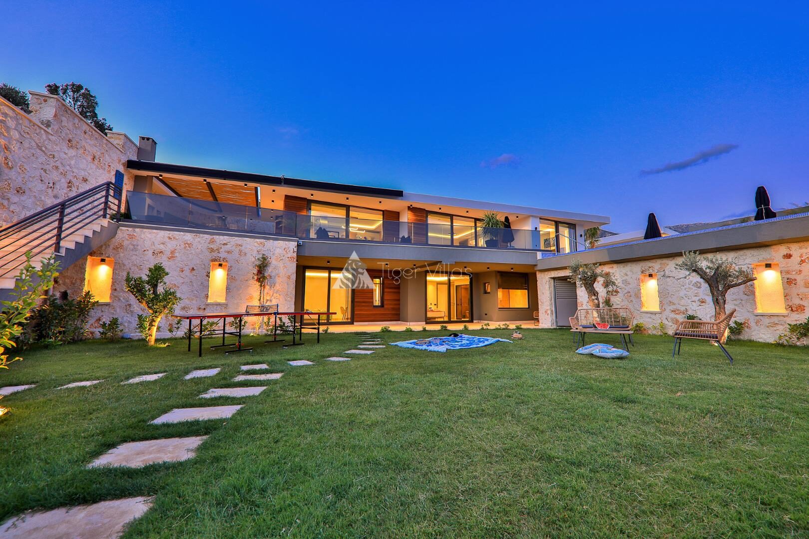 Villa Dreams — 42