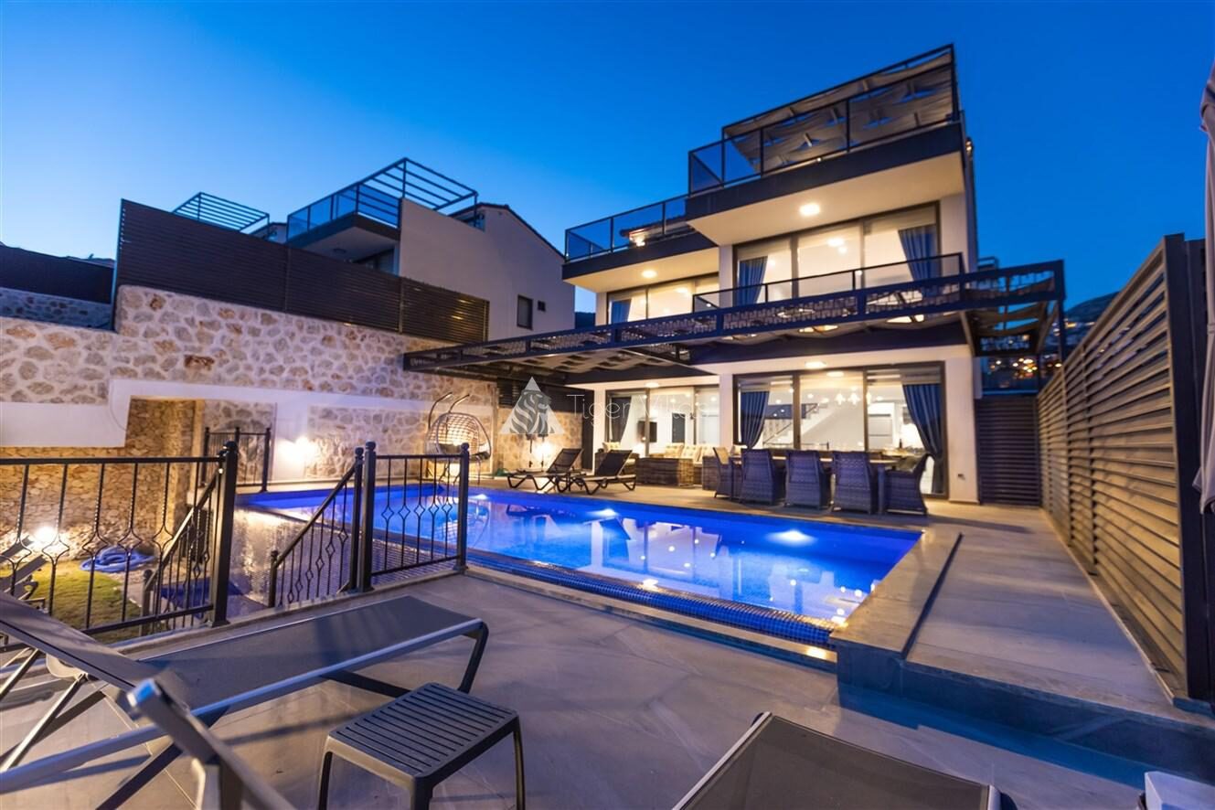Villa Royal Hills 1 — 2