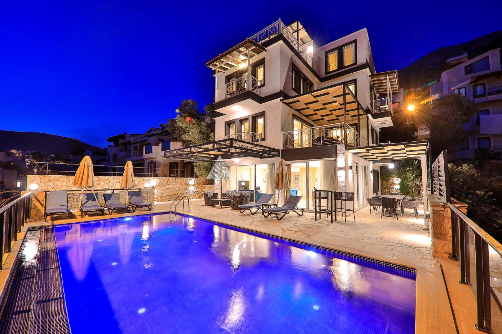 Villa Royal Hills 2 — 1