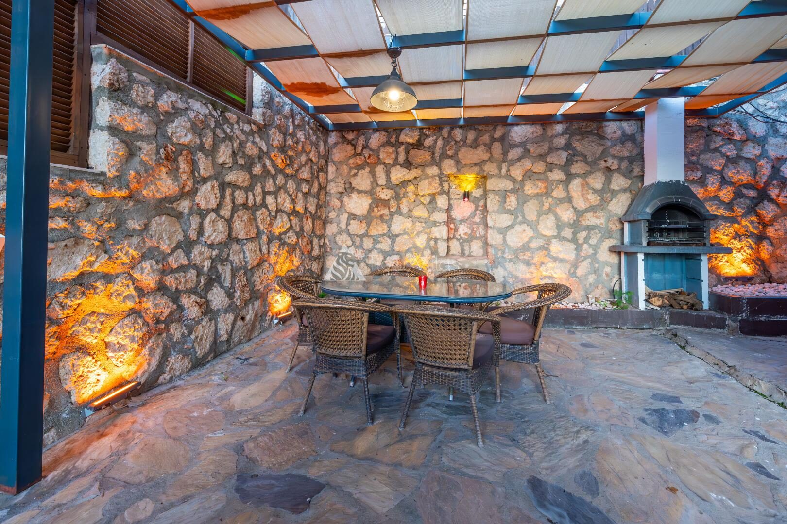 Villa Caledonia — 16