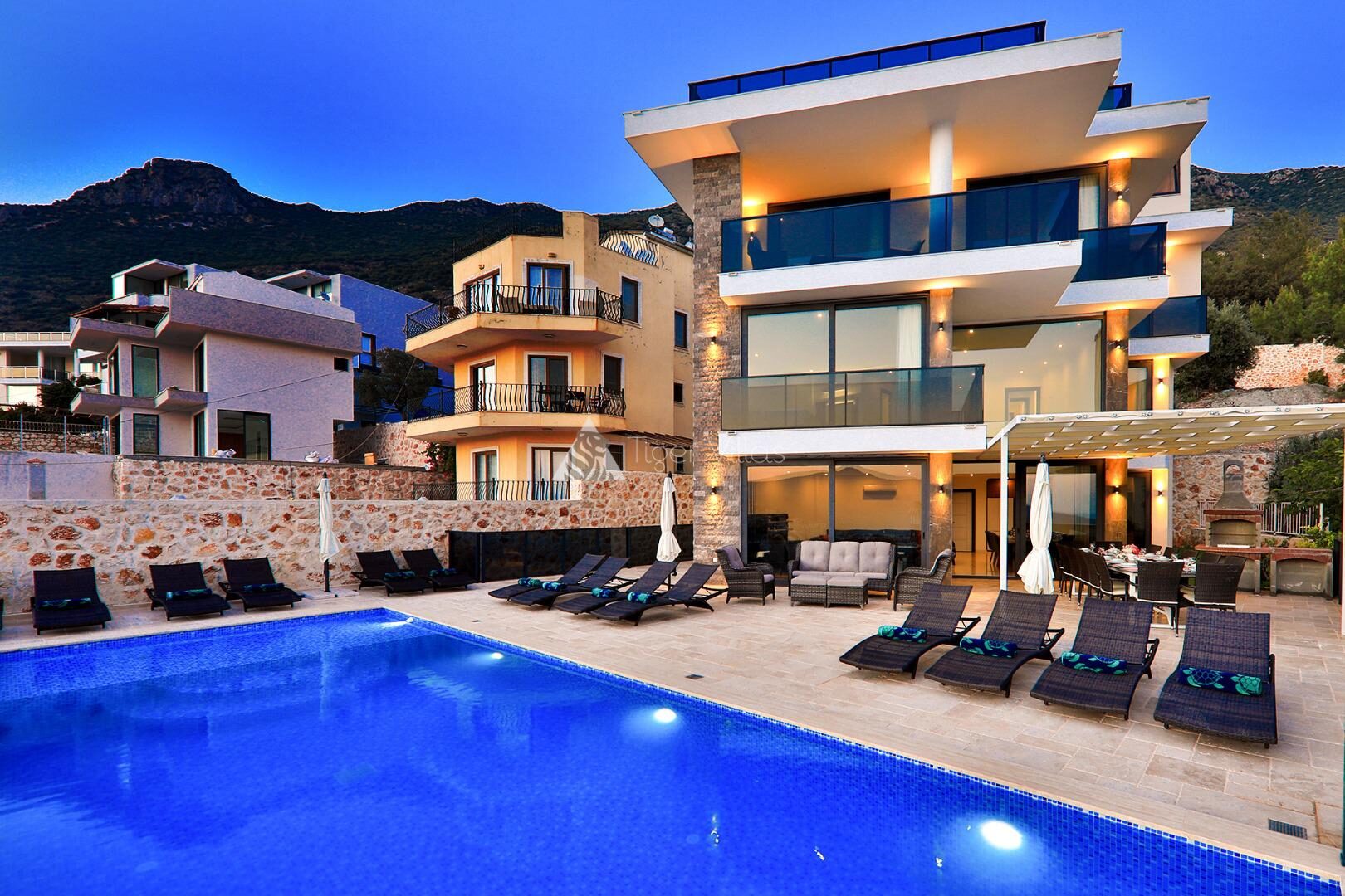 Villa Luxury – villa for rent in Kızıltaş