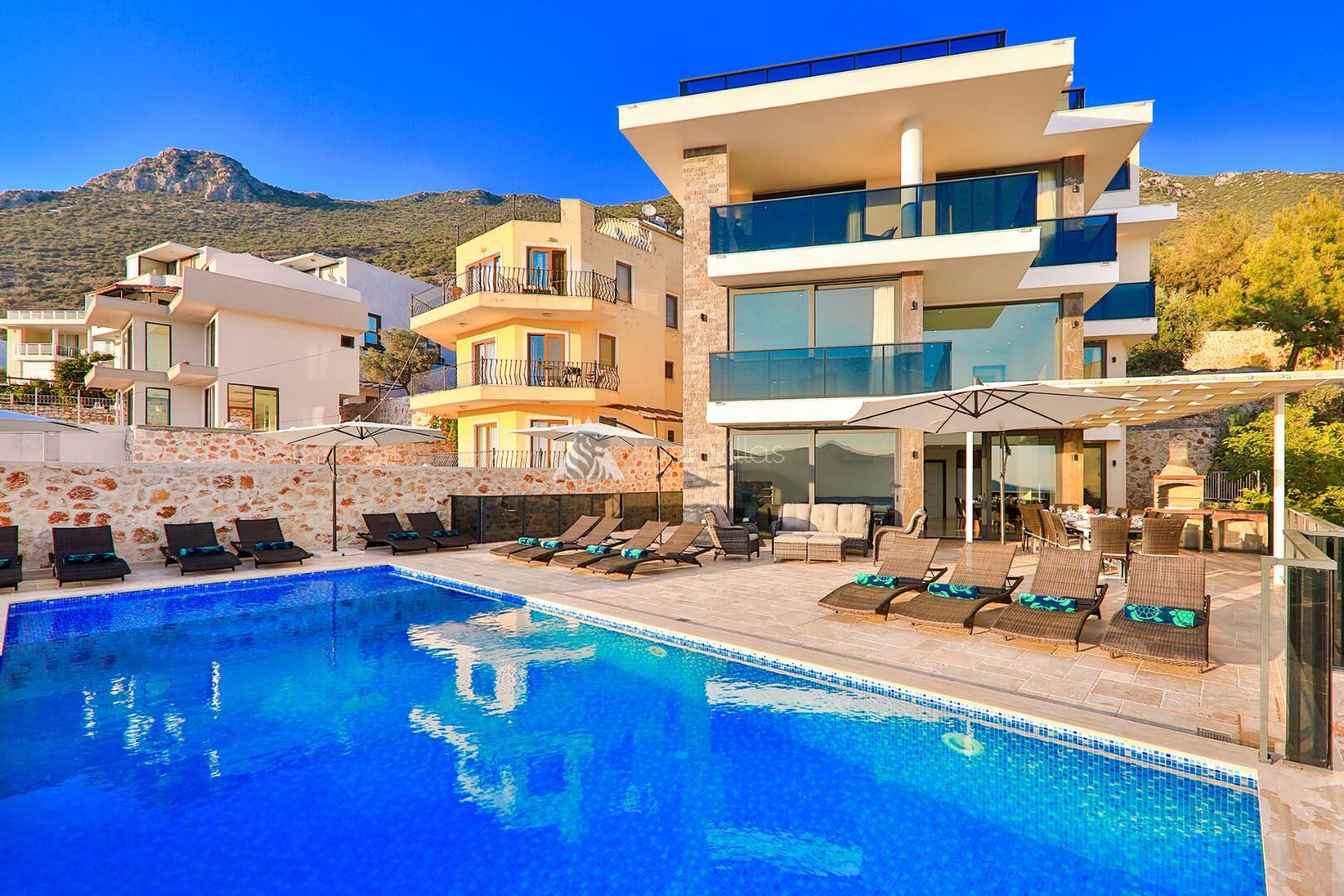 Villa Luxury – villa for rent in Kızıltaş