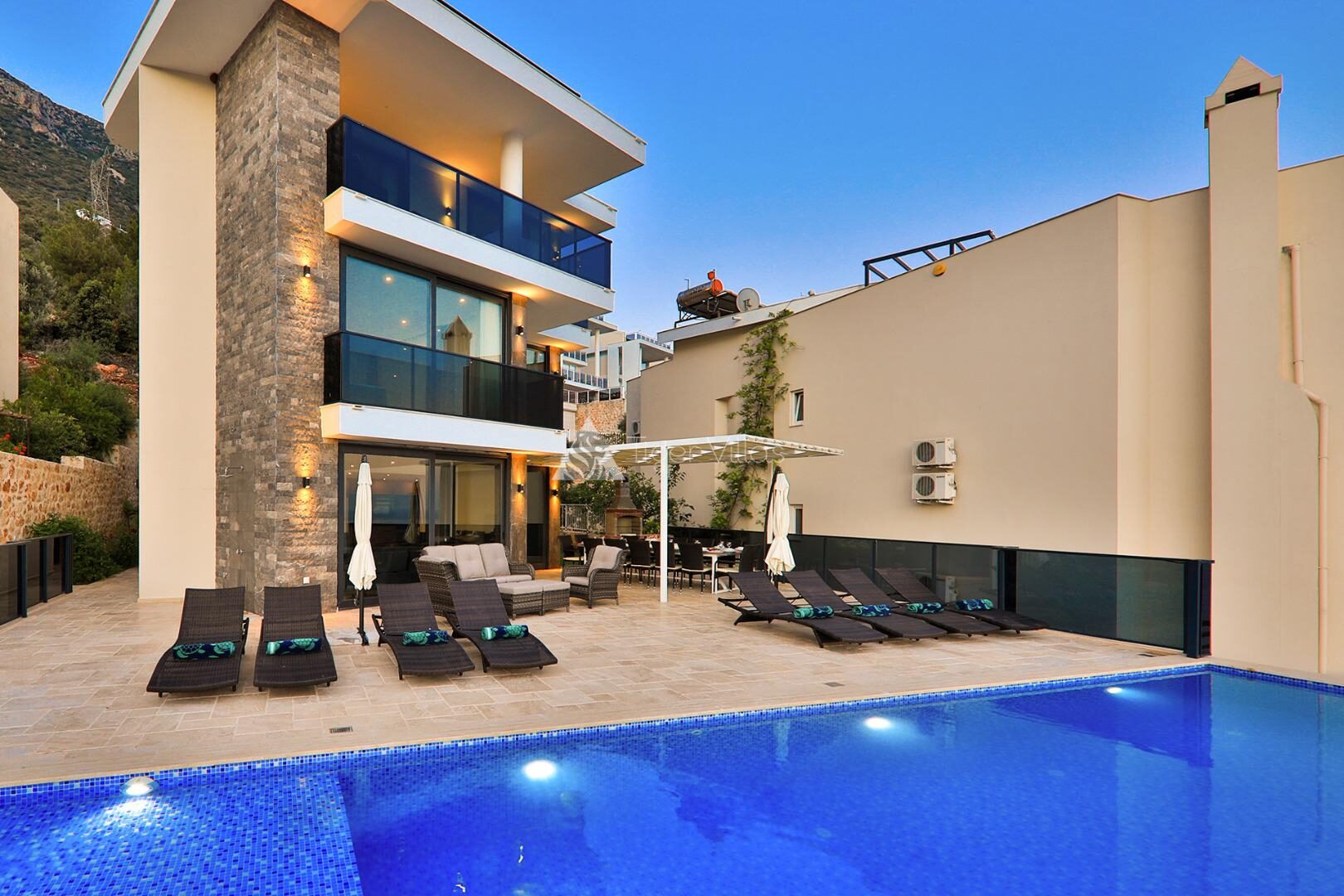 Villa Luxury — 11