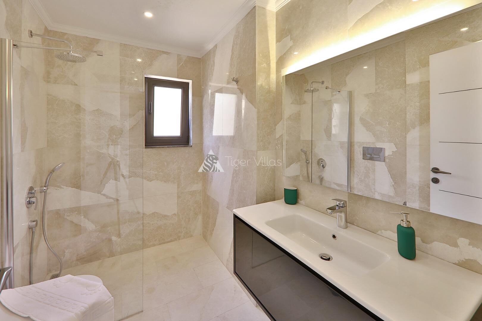 Villa Luxury – villa for rent in Kızıltaş