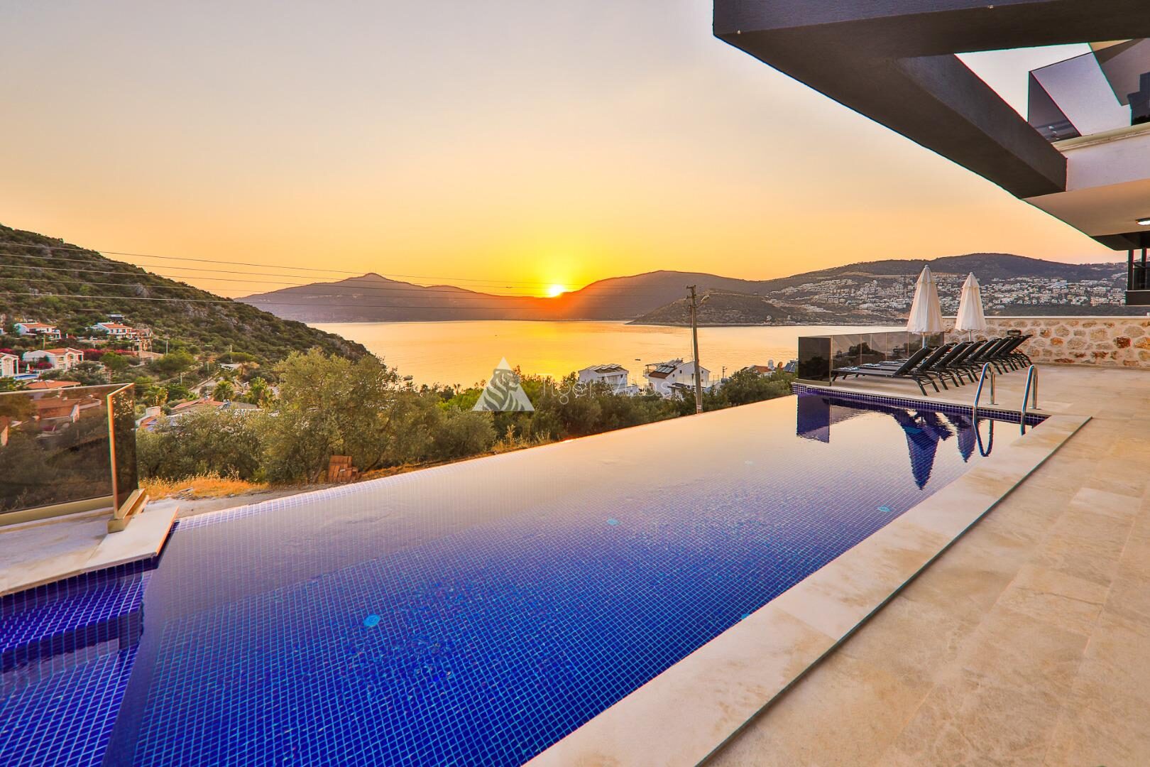 Villa Loca — 3