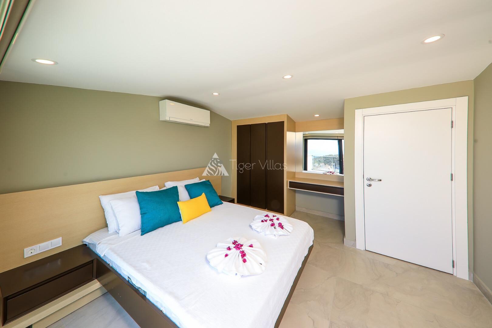 Villa Skylight — 50