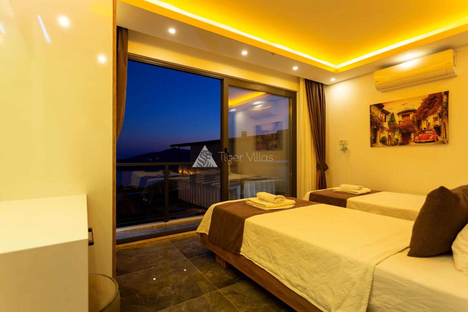Villa Gold Moon — 100
