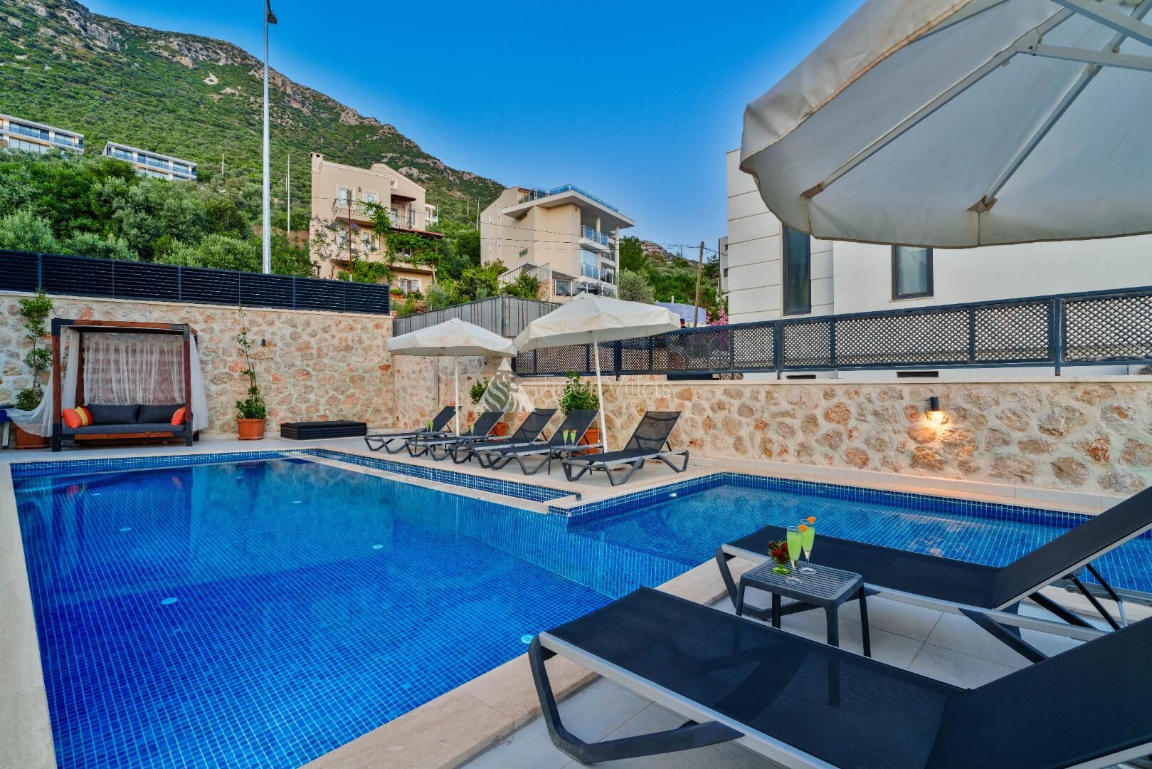 Villa Cassa — 12