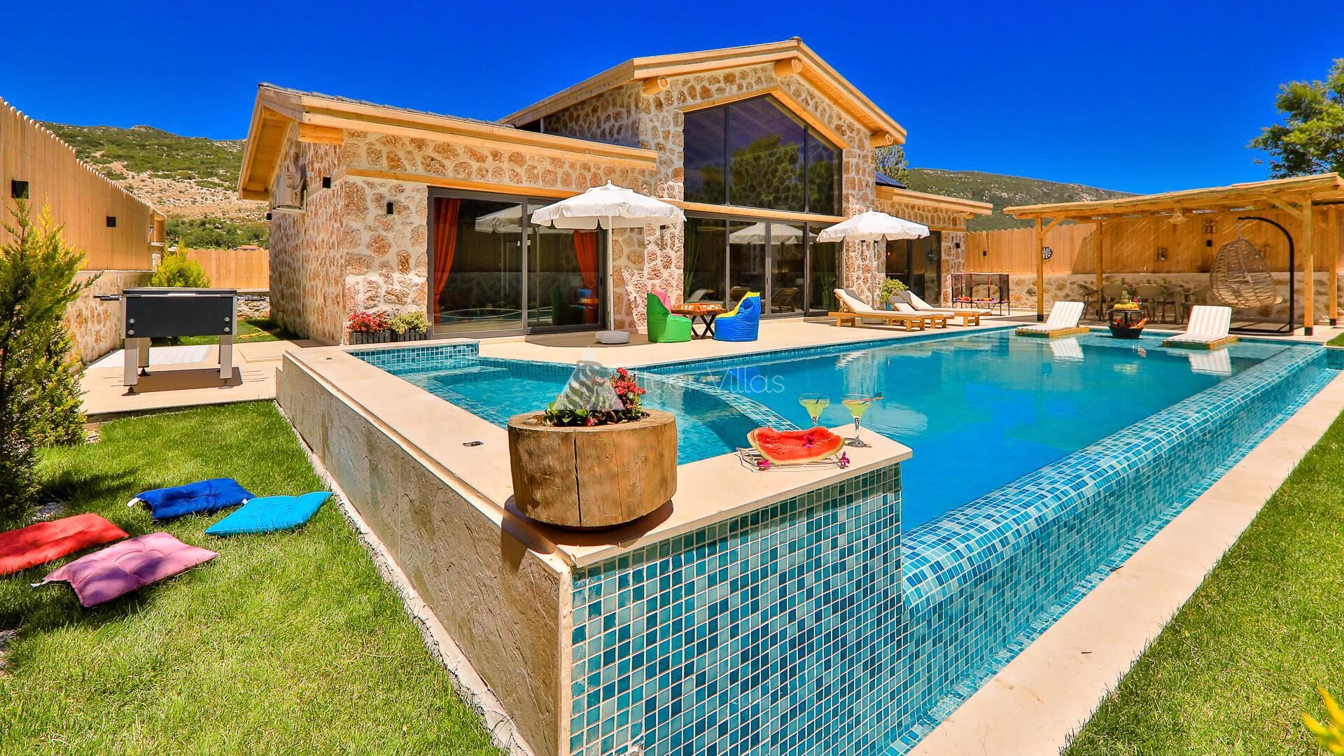 Villa Happiness — 1