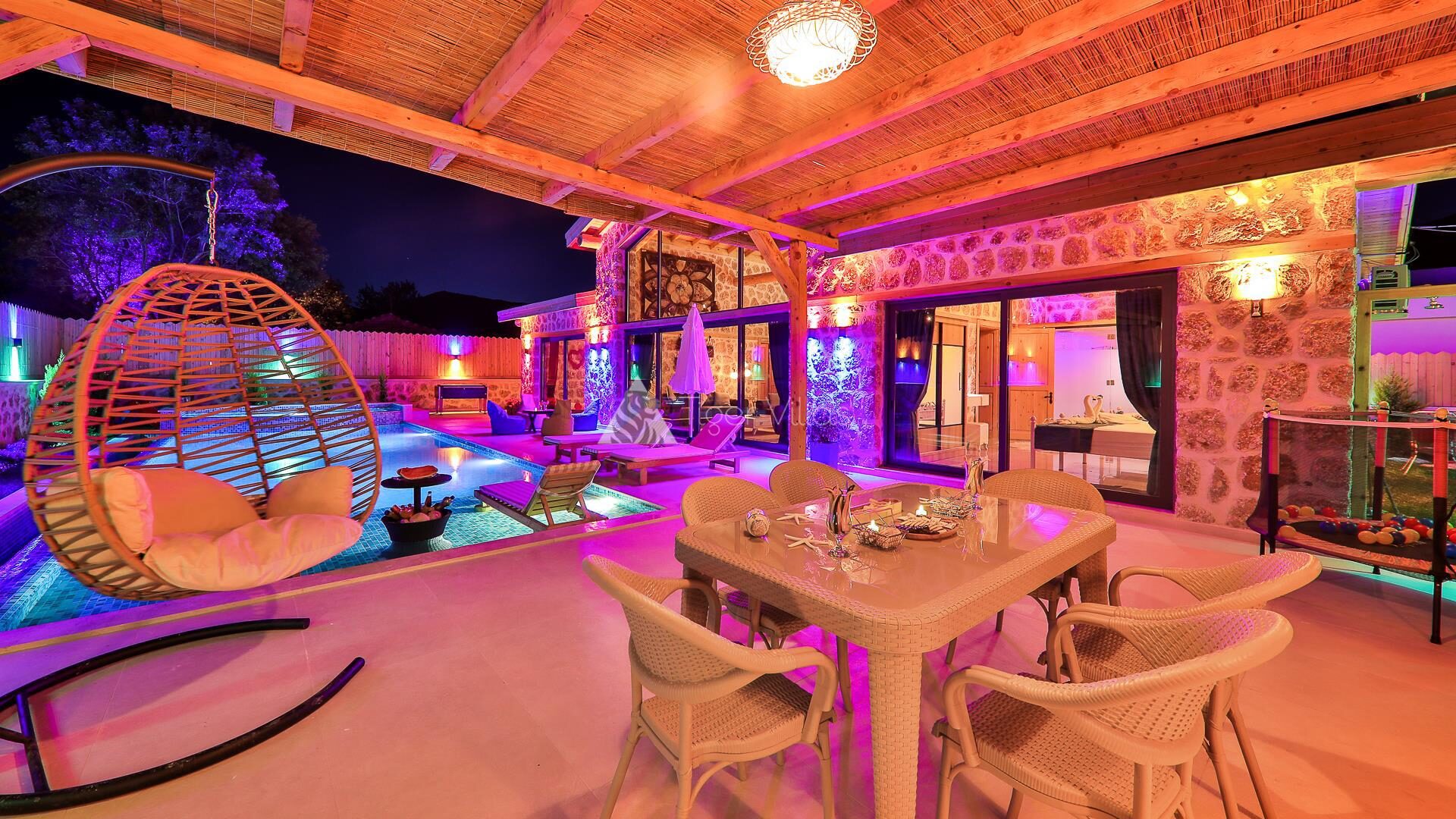 Villa Happiness — 28