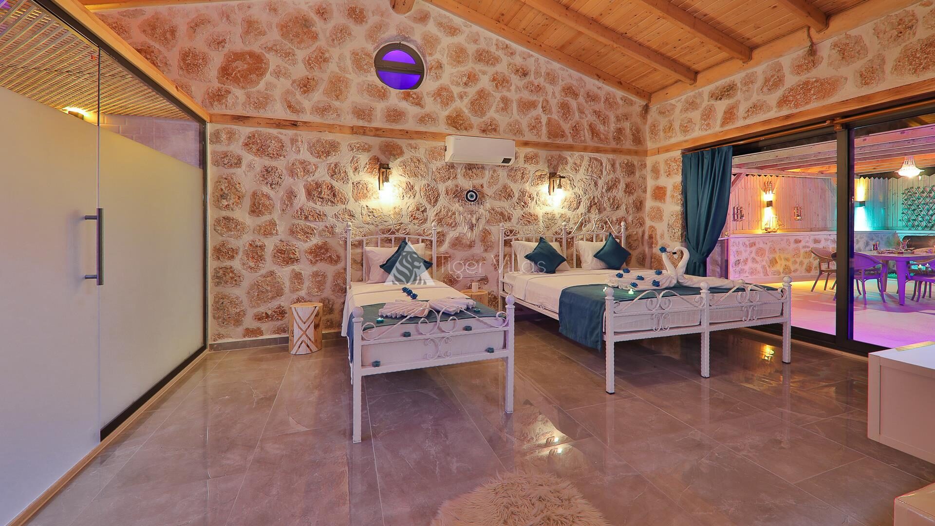 Villa Happiness — 35