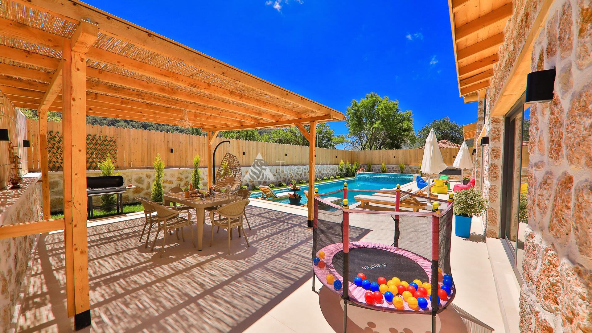 Villa Happiness — 51