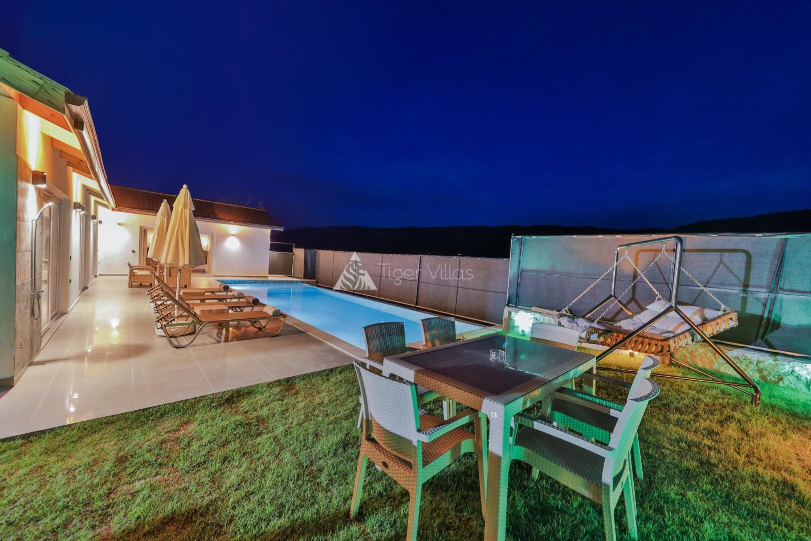 Villa Tawny — 9