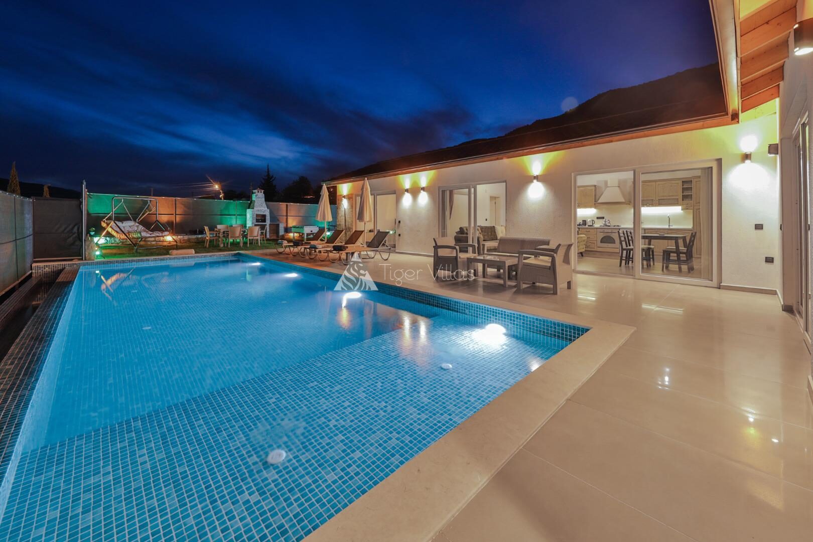 Villa Tawny — 16