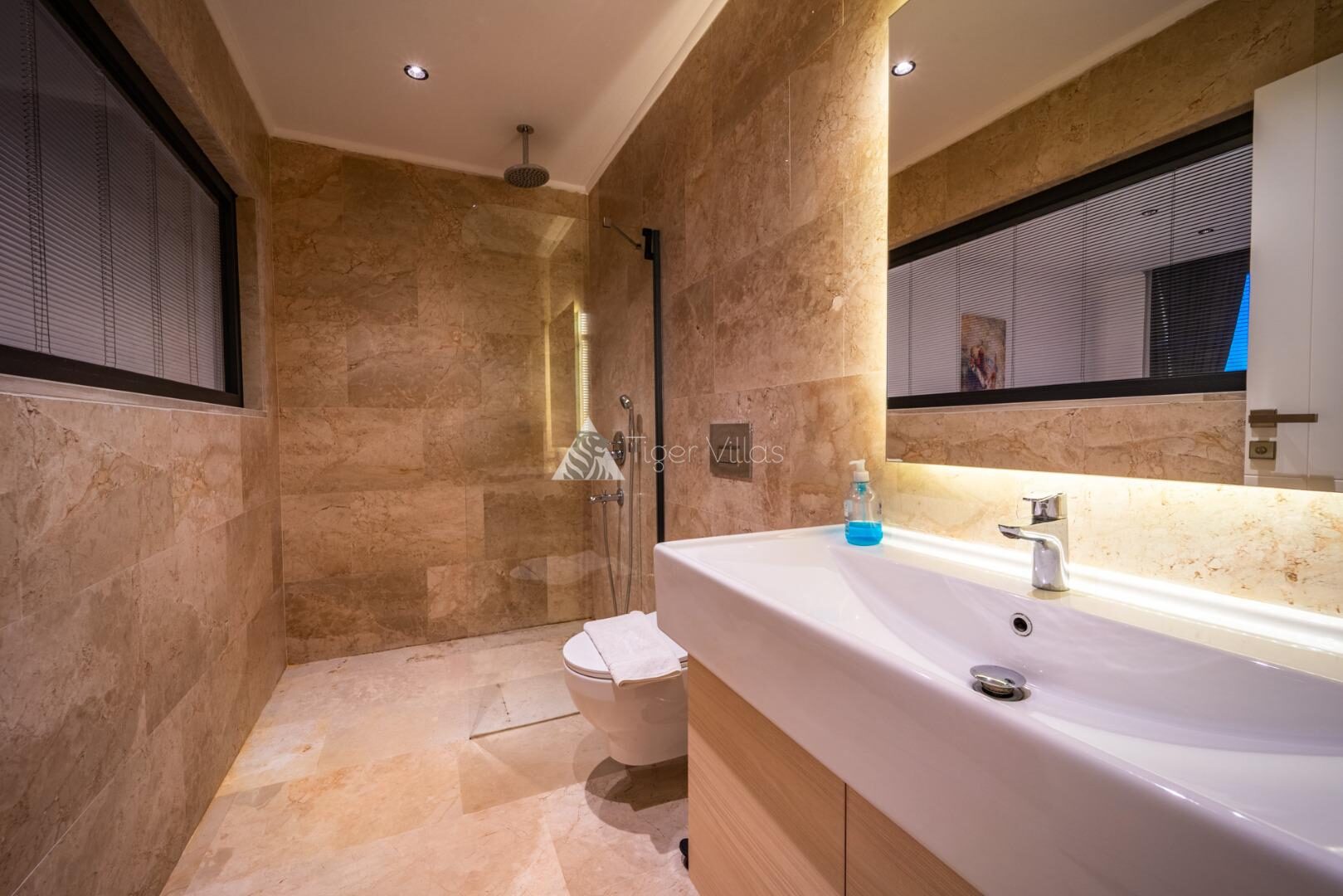 Villa Azde — 98
