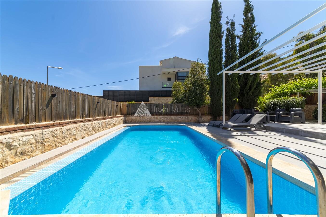 Villa Ea – villa for rent in Ortaalan