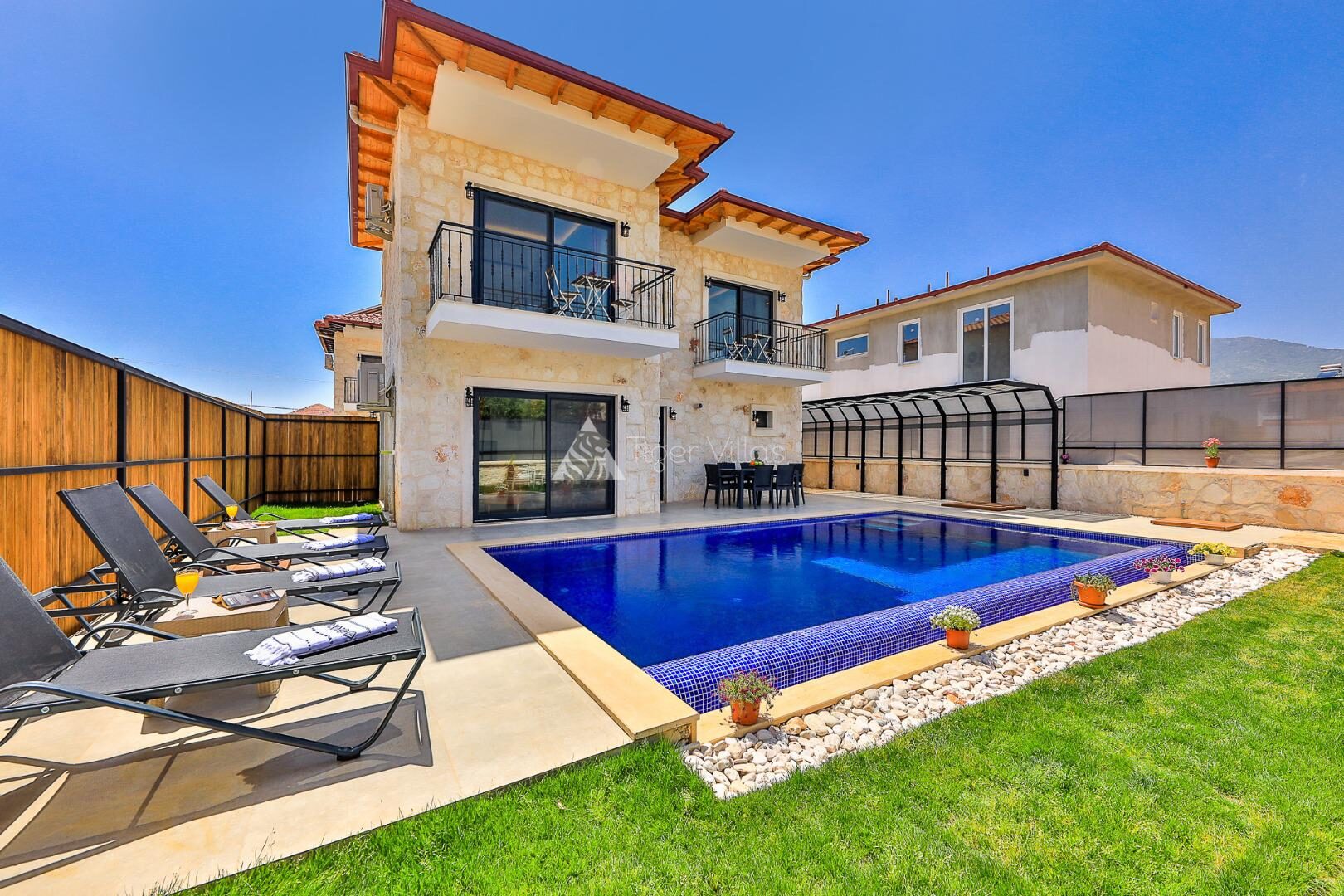 Villa Kaşlı 1 — 3
