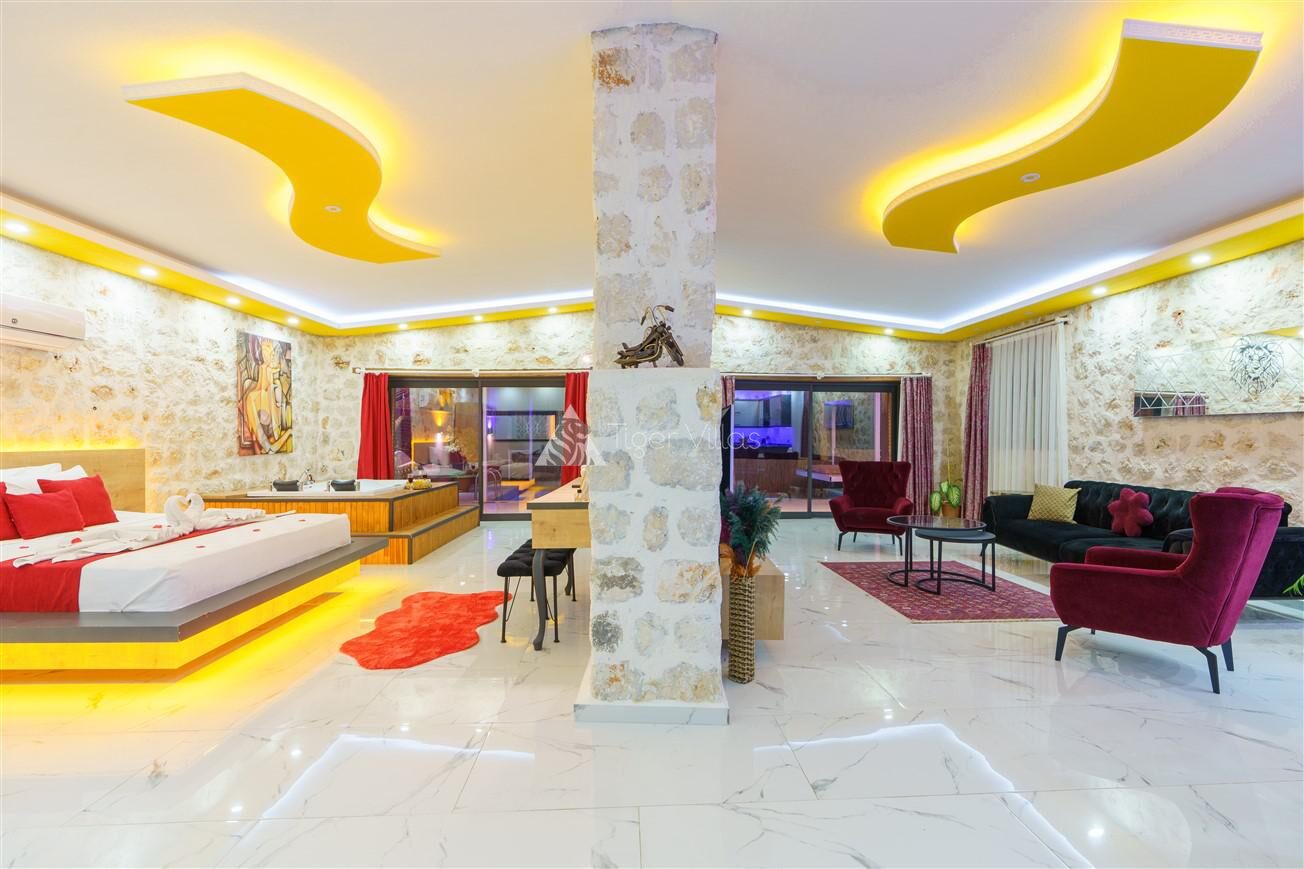Villa Mira Queen — 38