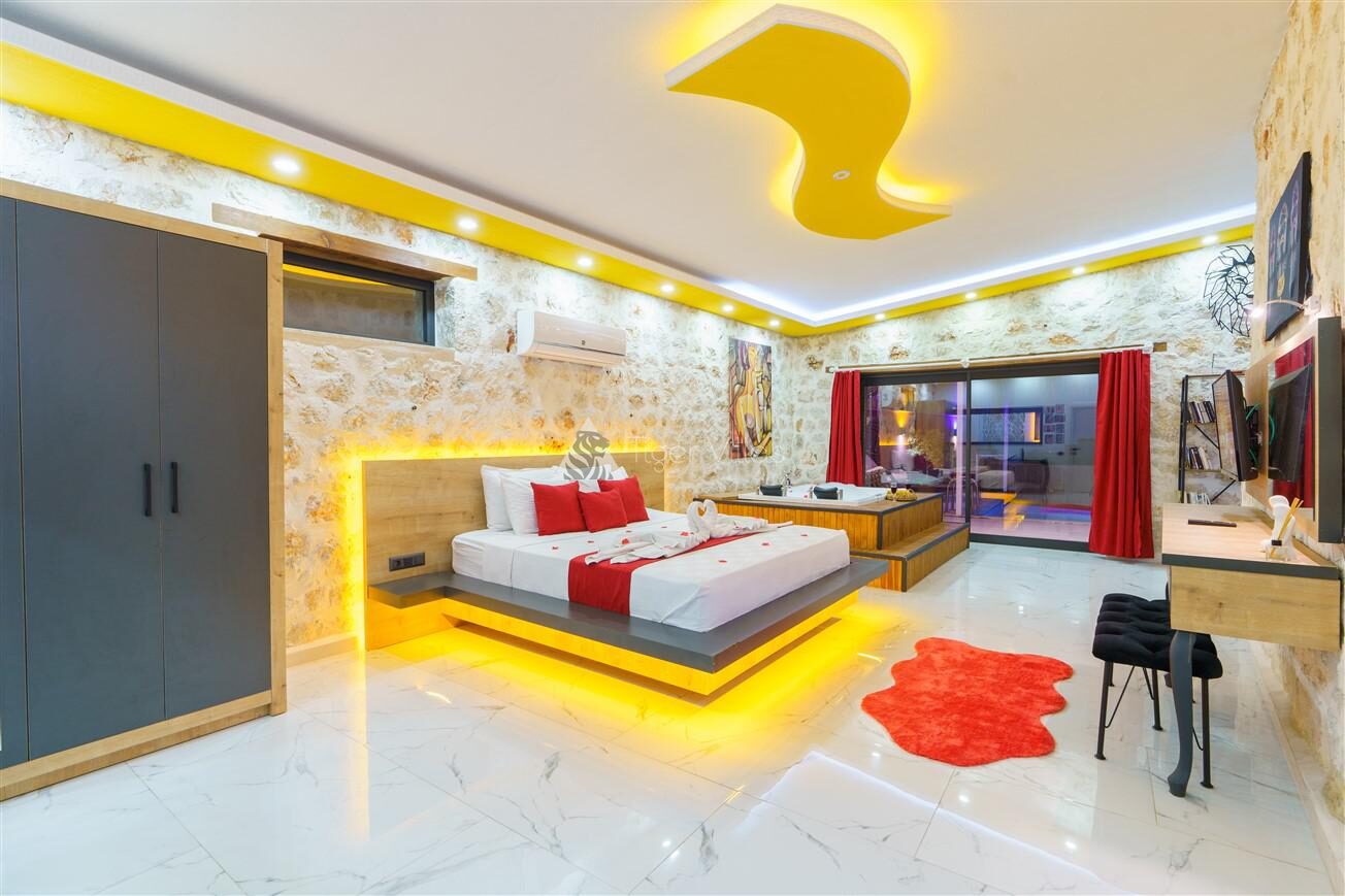 Villa Mira Queen — 49