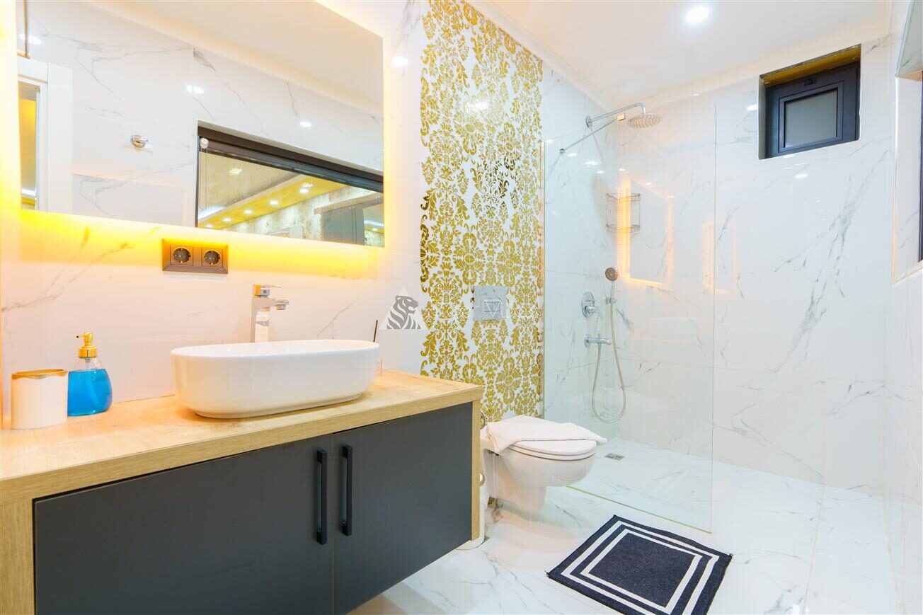 Villa Mira Queen — 53