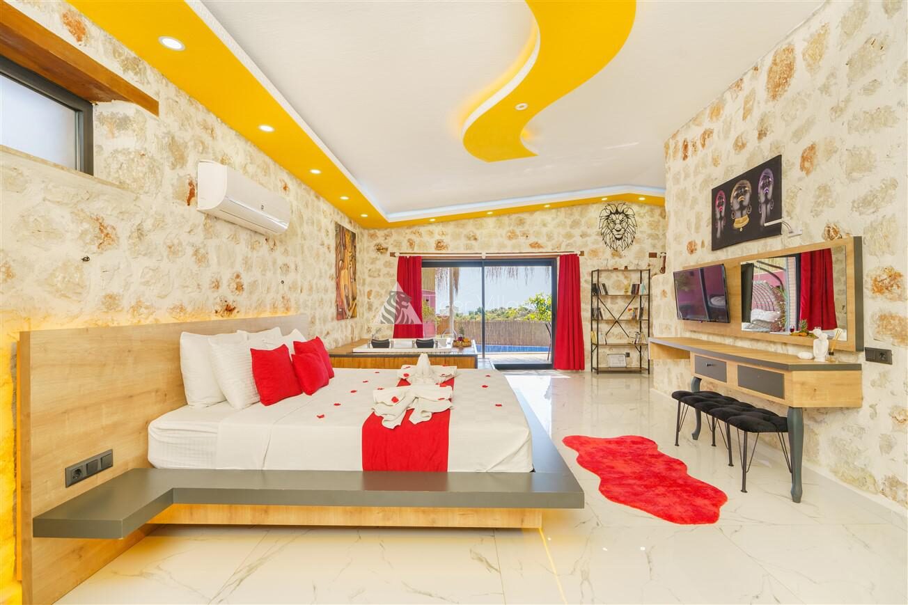 Villa Mira Queen — 69
