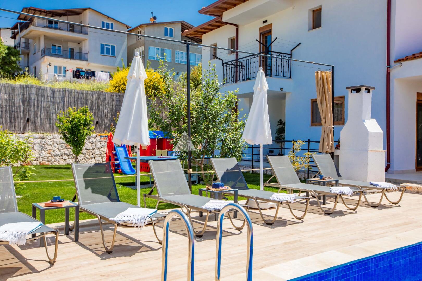 Villa Daphne — 11