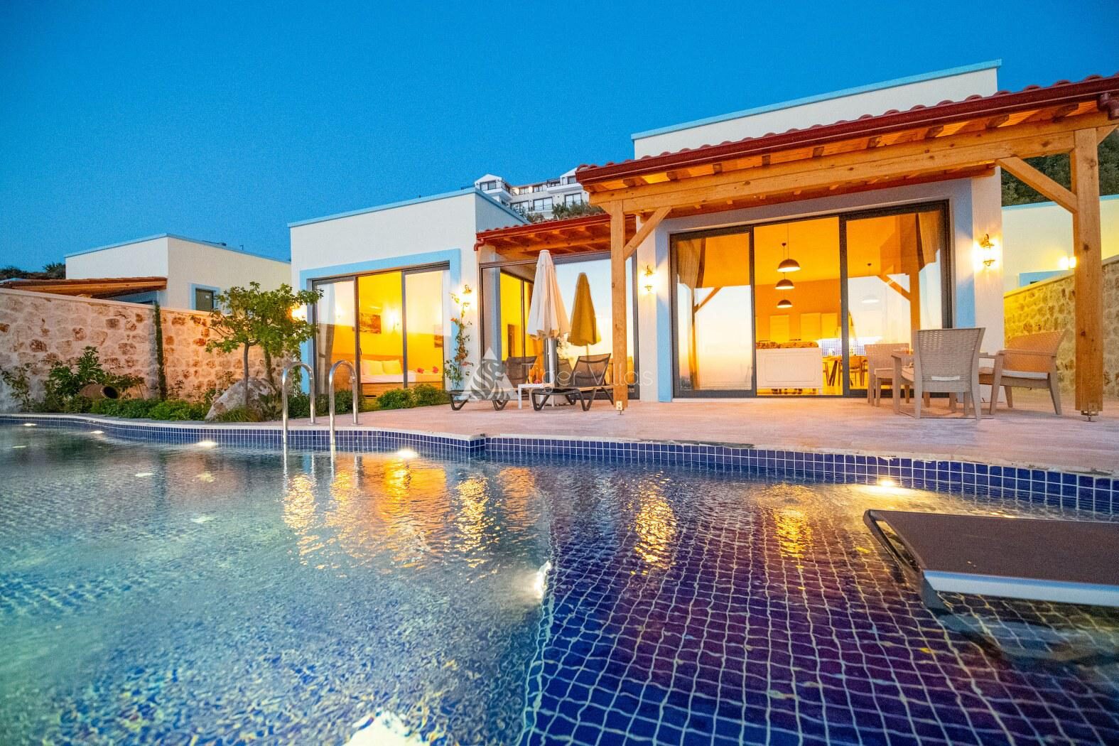 Villa Topaz — 1