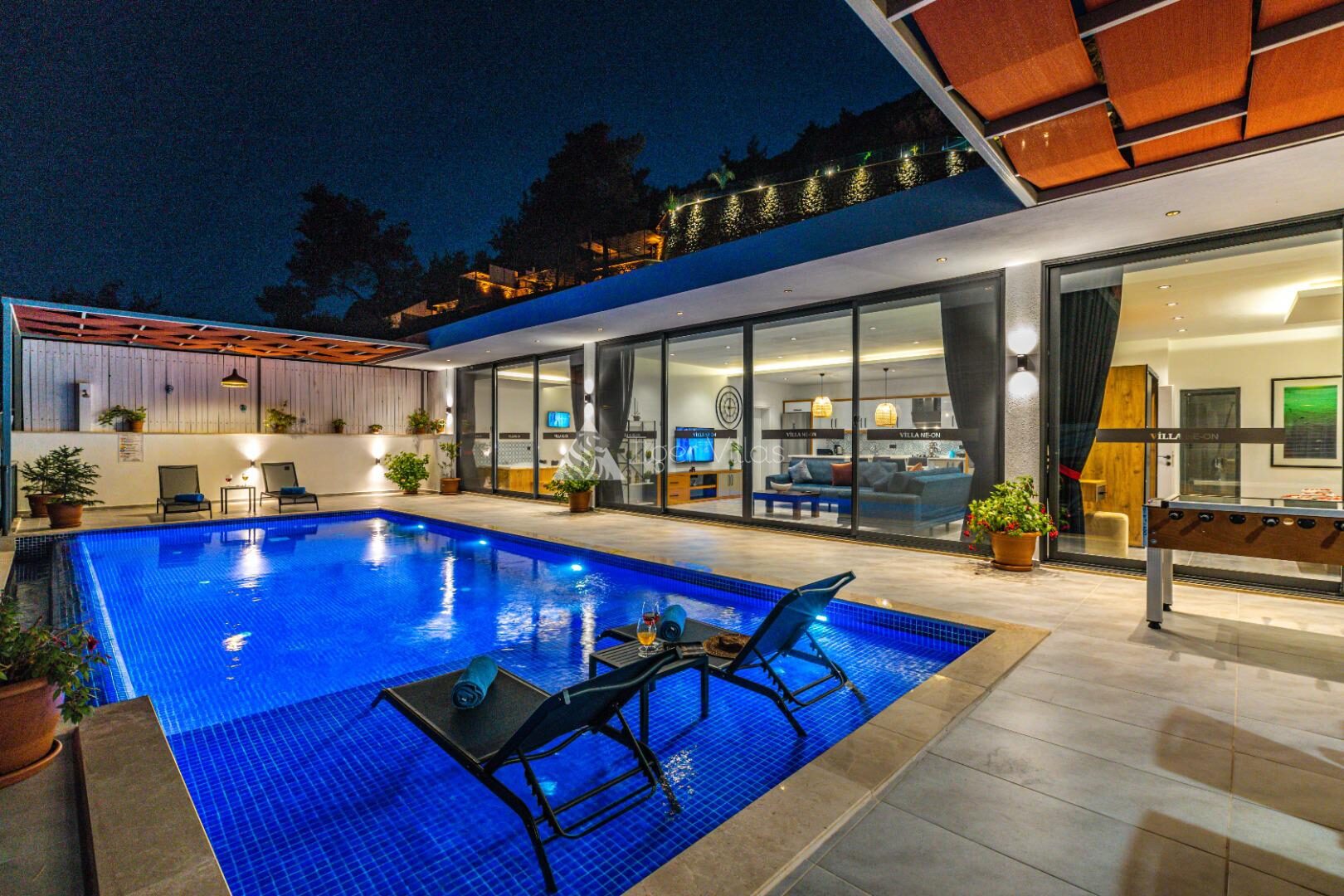 Villa Neon — 2