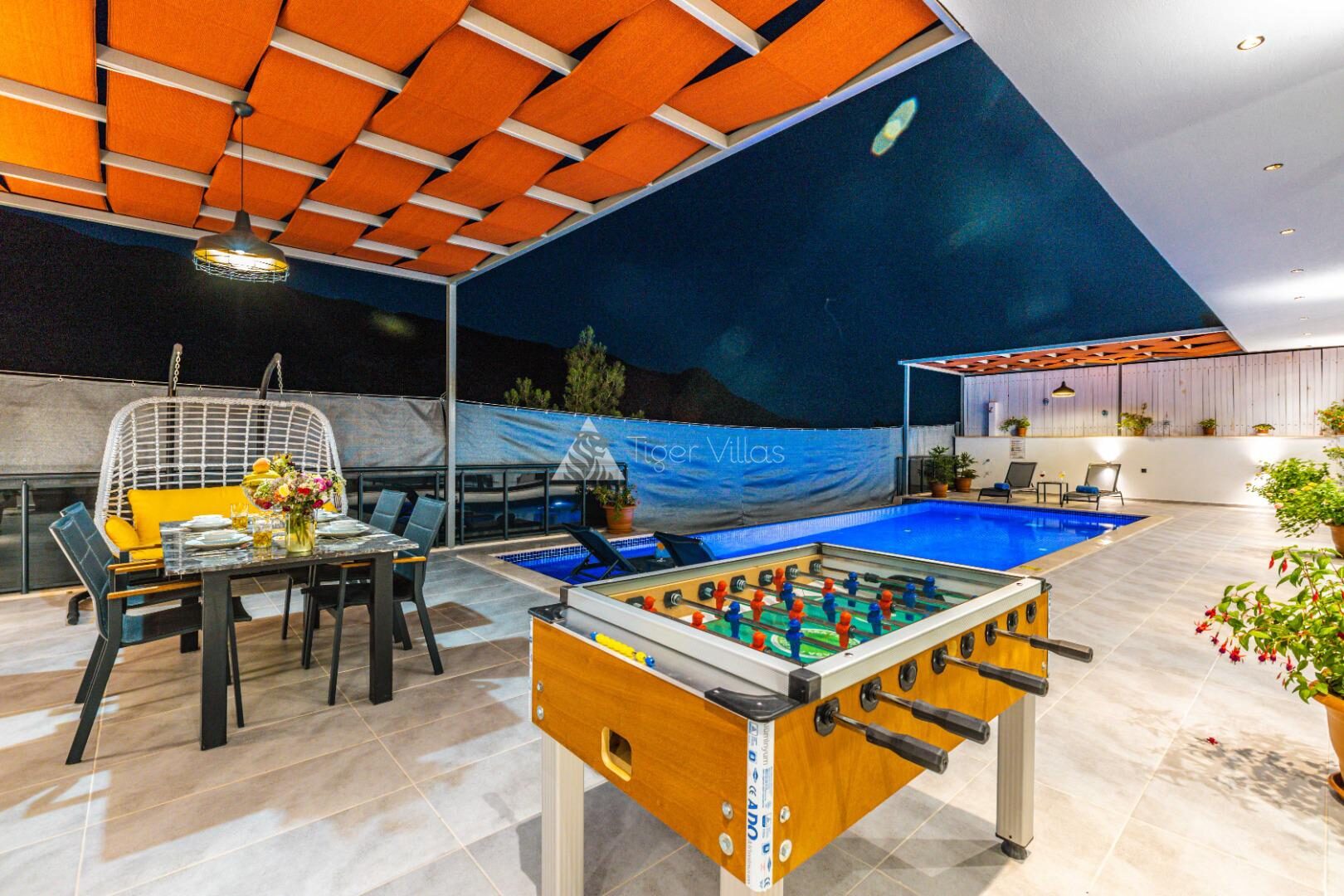 Villa Neon — 3